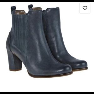 Woman’s ECCO boots blue like new Sz 40